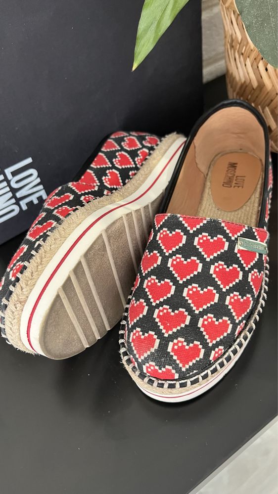 Espadryle oryginalne Love Moschino czarno czerwone serca rozm.36