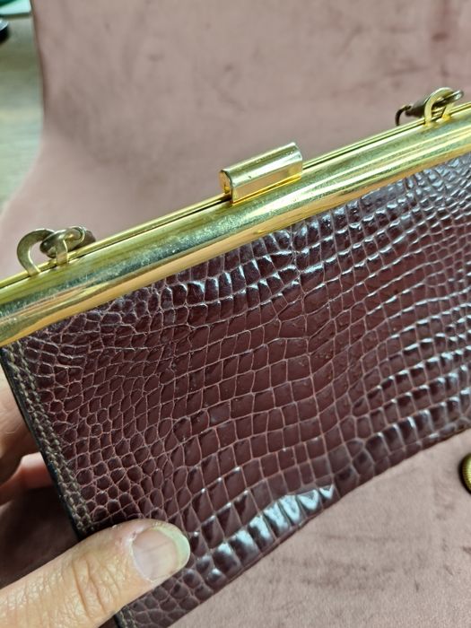 Elegancka torebka vintage ze złotym łańcuszkiem 35