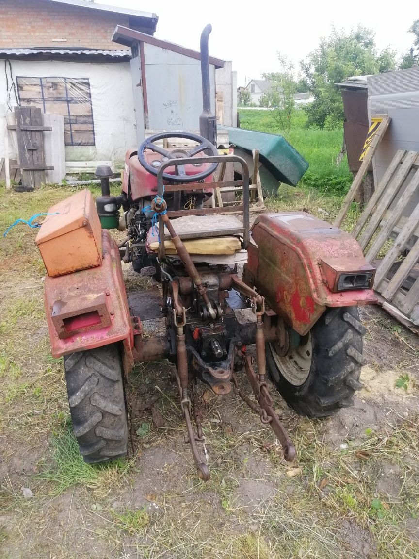 Трактор сінтай 220.