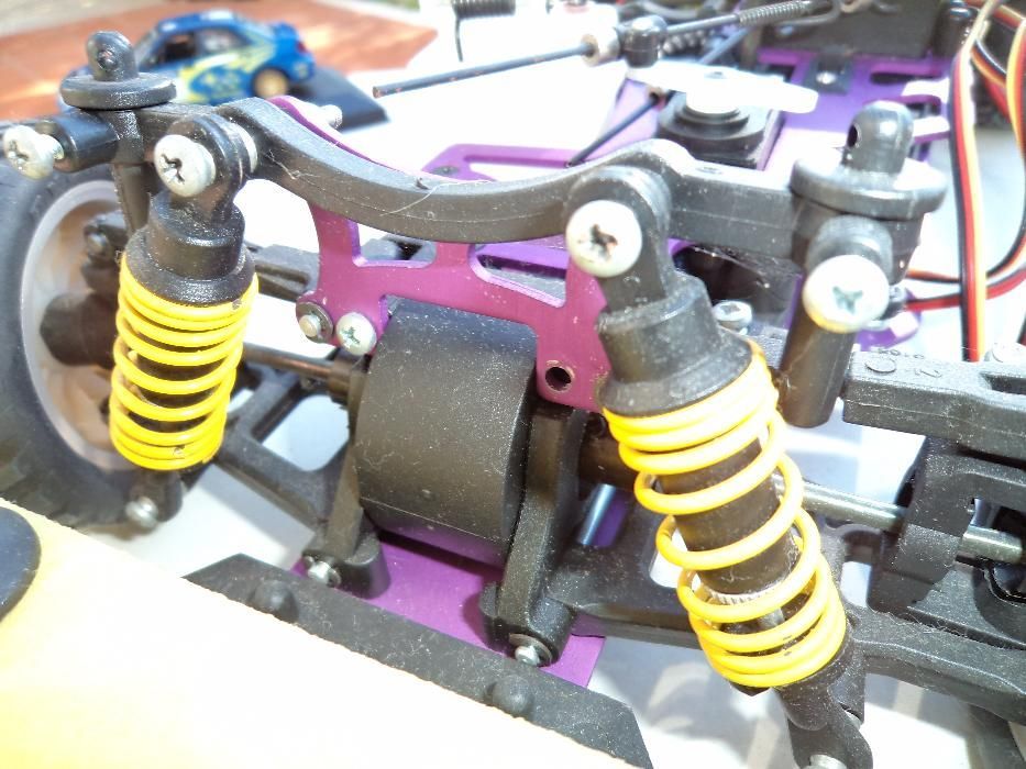 Carro telecomandado a gasolina