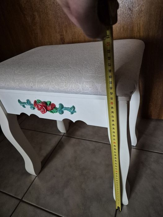 Taboret do toaletki