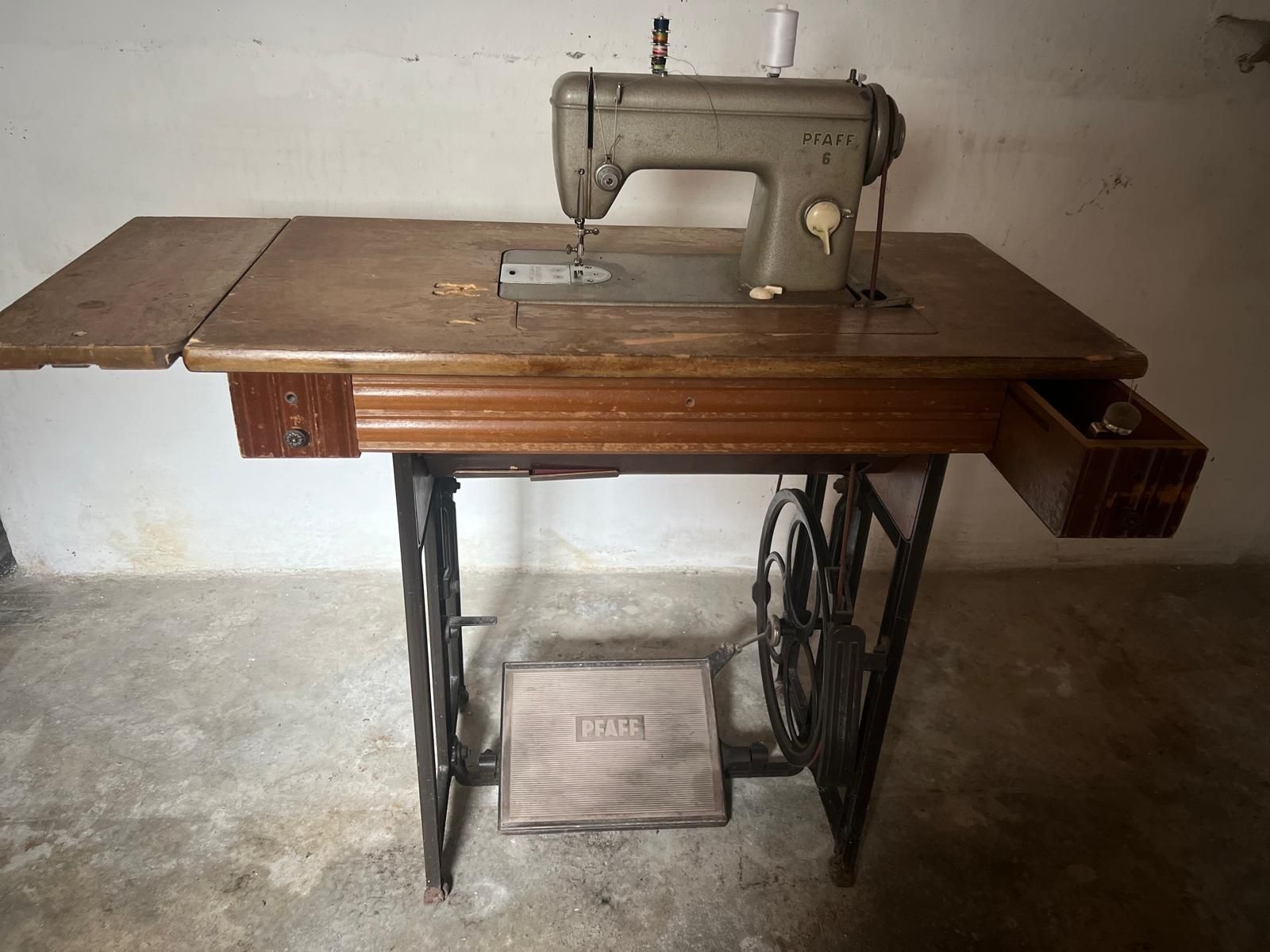 Máquina de costura vintage pfaff