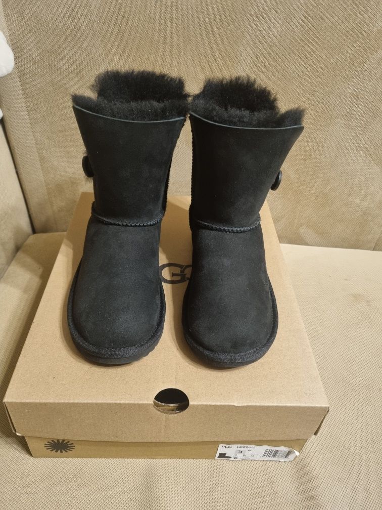 Ugg Bailey Button ( 35 розмір)