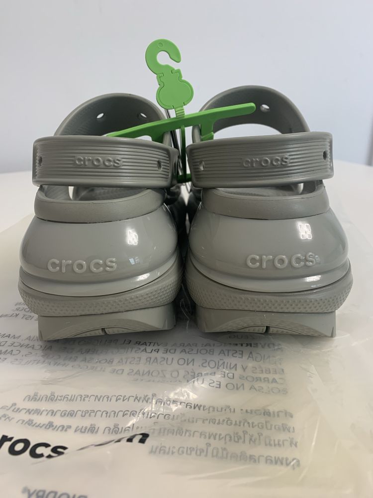 Босоніжки жіночі Crocs