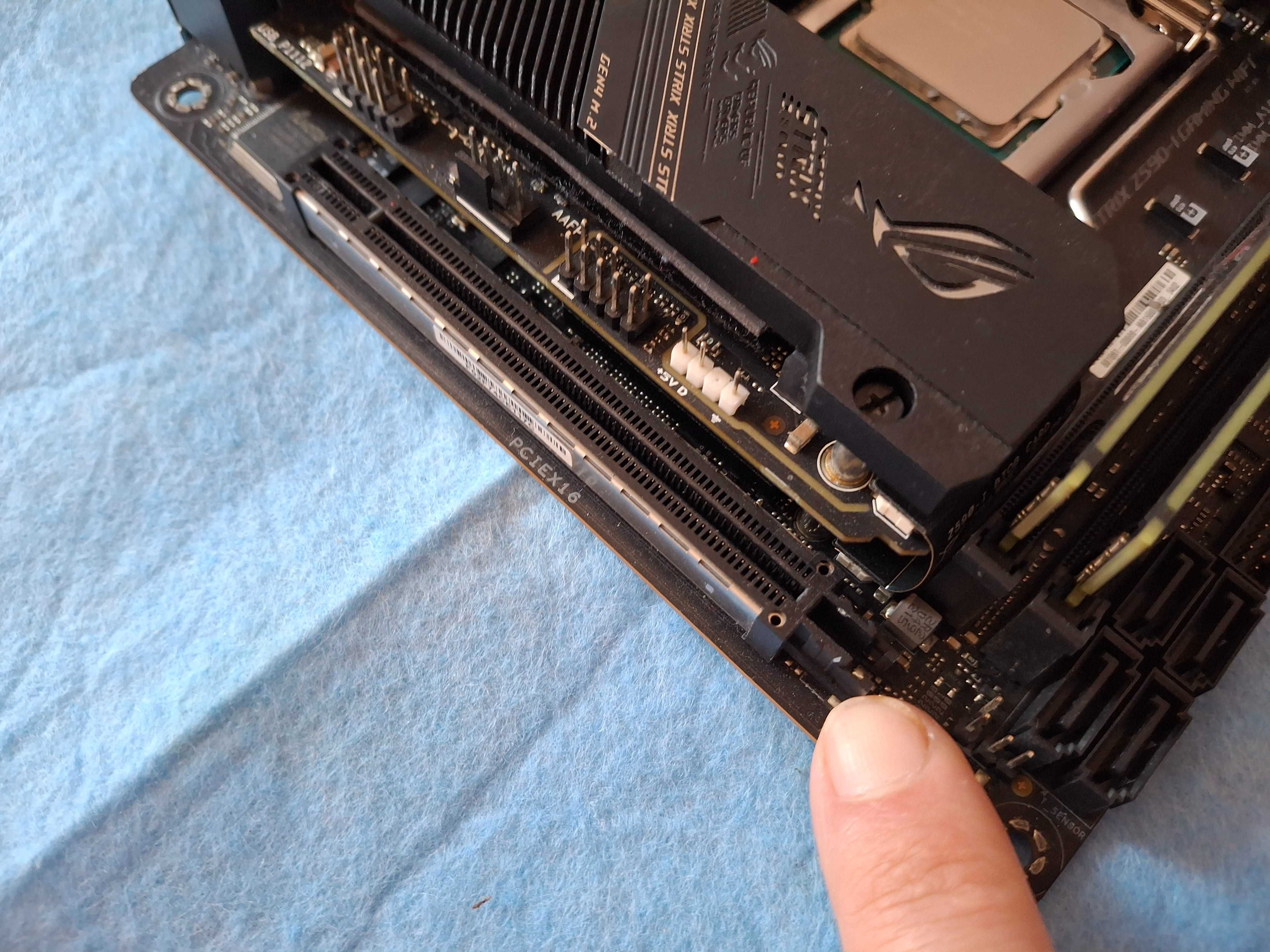 Asus Rog Strix Z590-I Gaming WIFI+I7 11700K+32GB ОЗУ