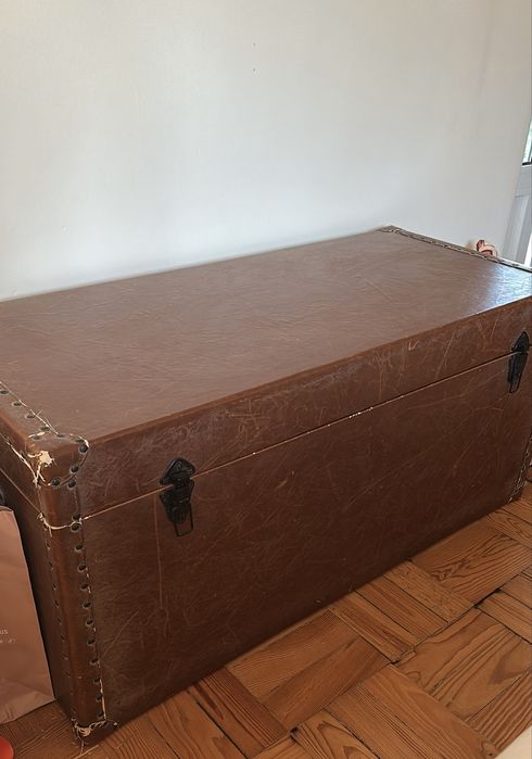 Baú / Arca em pele Companhia do Campo colonial