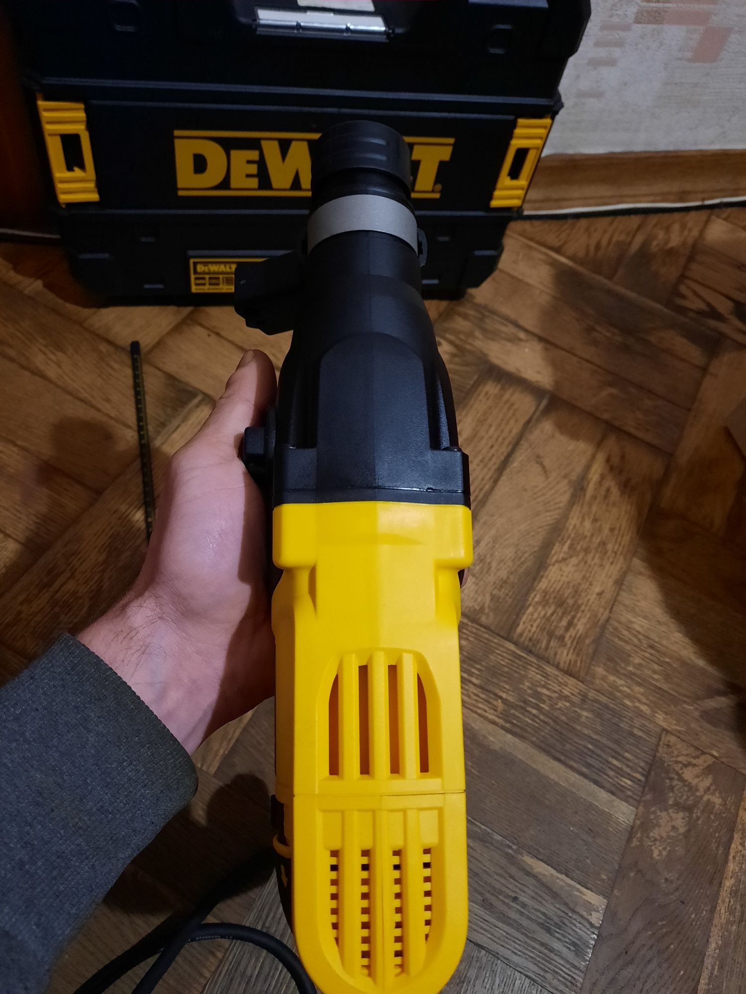 Абсолютно новий,оригінал!!Перфоратор DeWALT D25133-QS,800вт,2.8дж