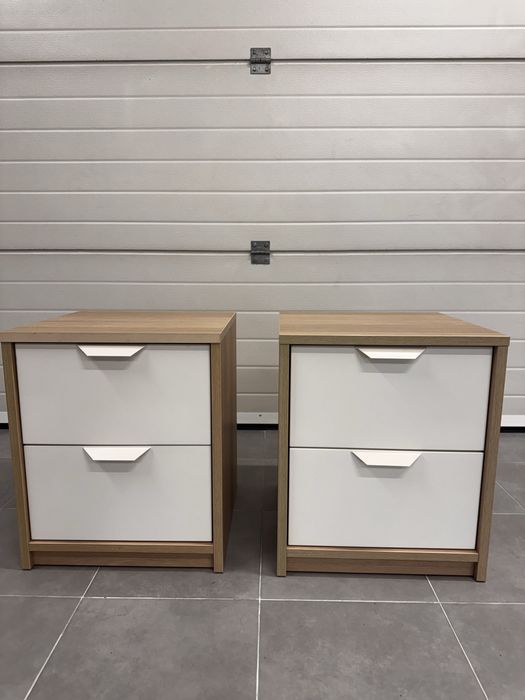 Mesas de cabeceira (Duas)