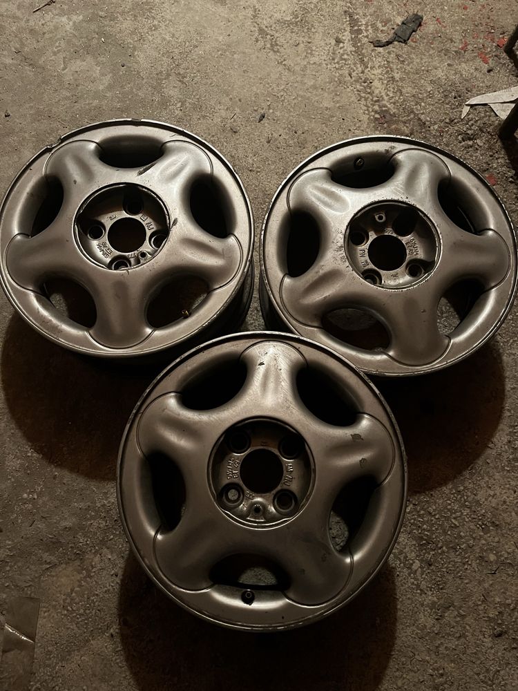 Vendo 3 jantes de carro