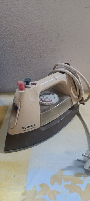 Ferro a vapor marca Roventa