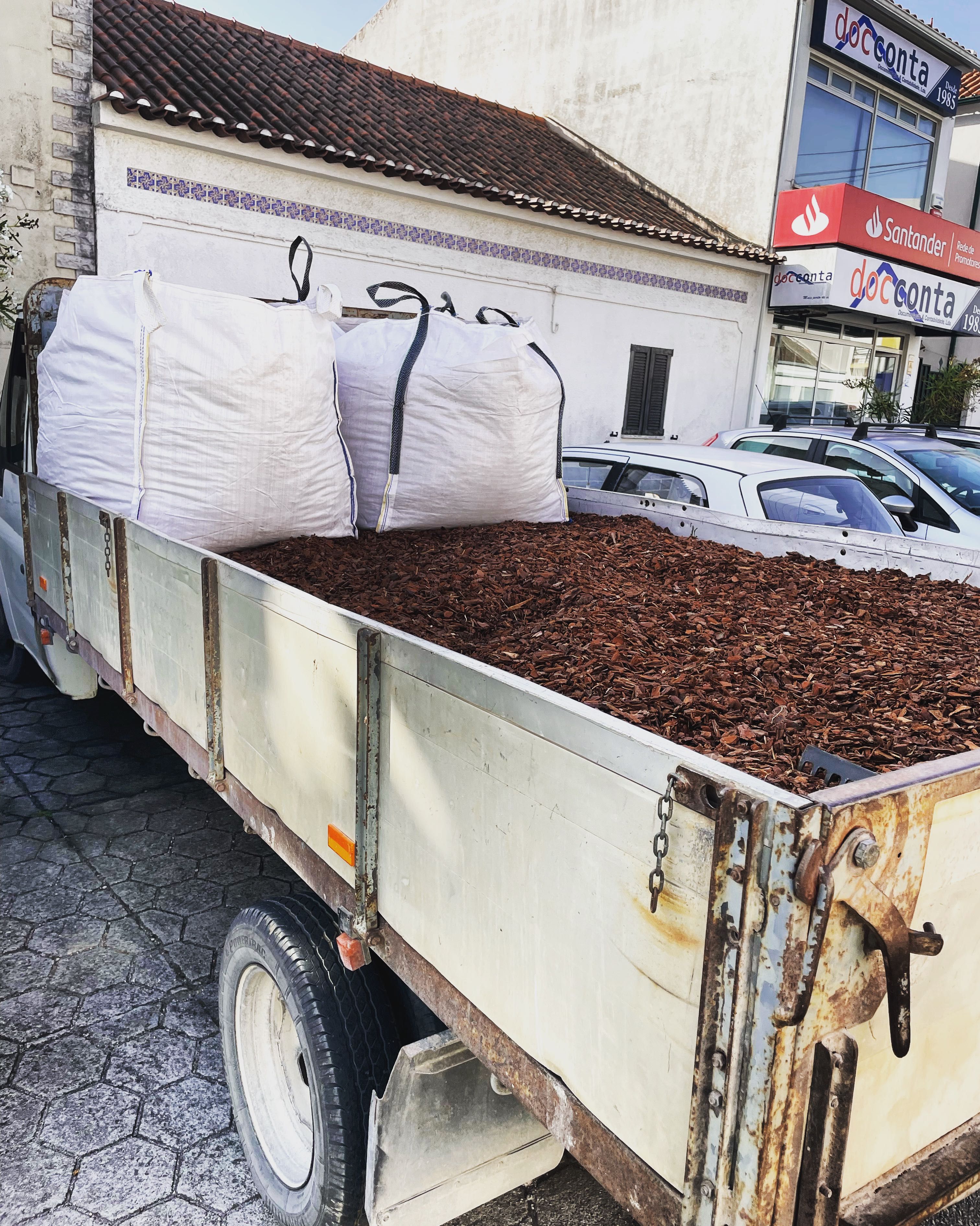 Pine Bark Mulch/ Casca de Pinheiro - com DELIVERY/ENTREGA