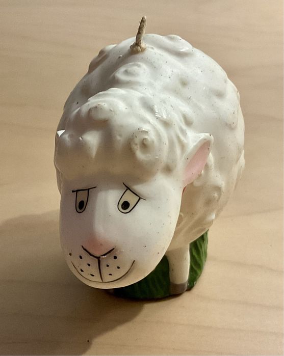 Vela em forma de ovelha