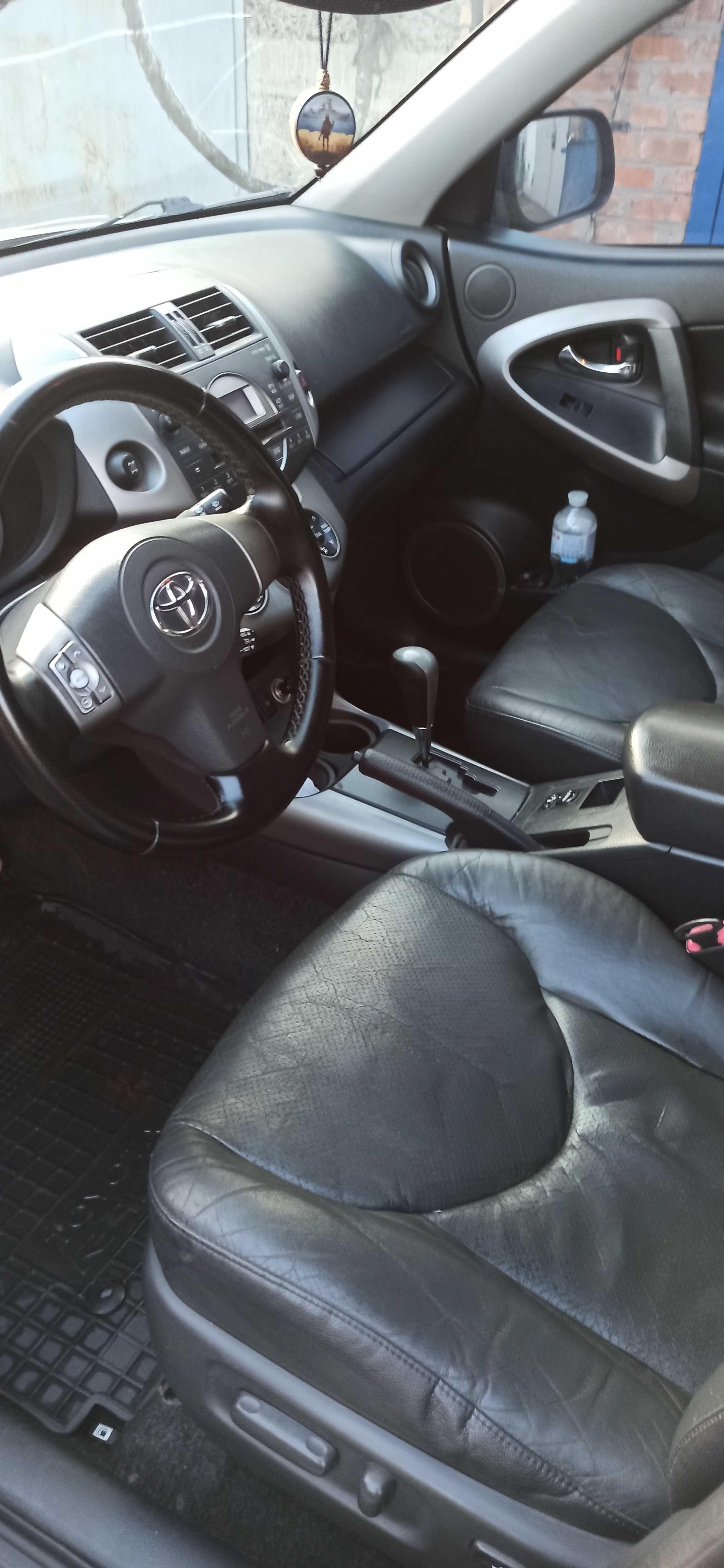 Продам авто Toyota rav 4