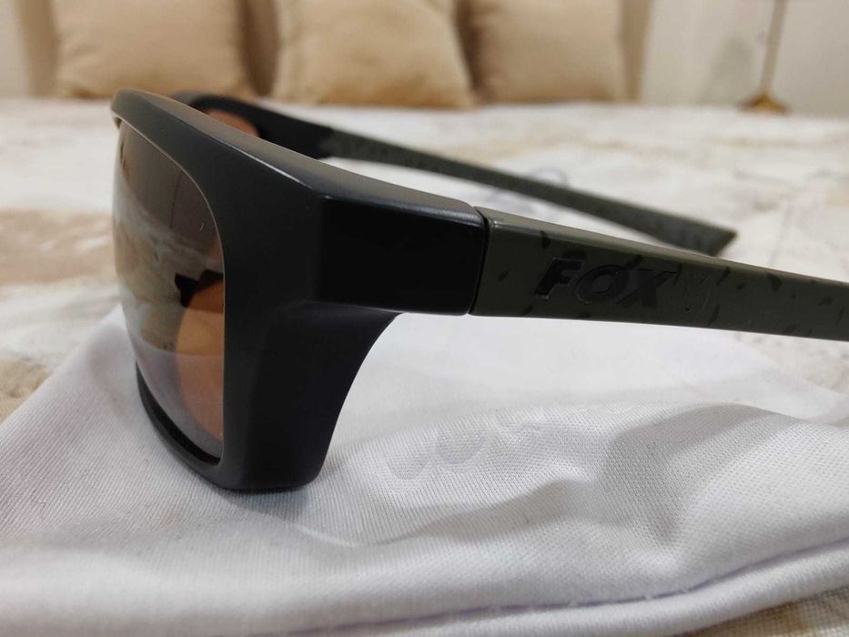 Óculos de sol novos da Fox.