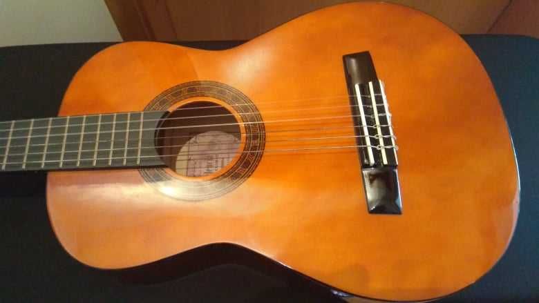 Traveler guitar YAMAHA tamanho 1/2 criança ate 7 anos ( nylon )