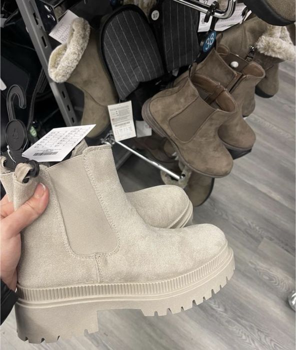 Челсі бежеві молочні демісезонні черевики