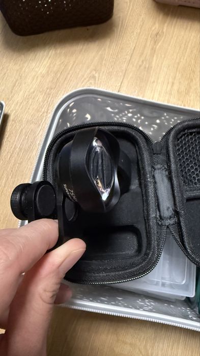 Макролінза для зйомки манікюру.