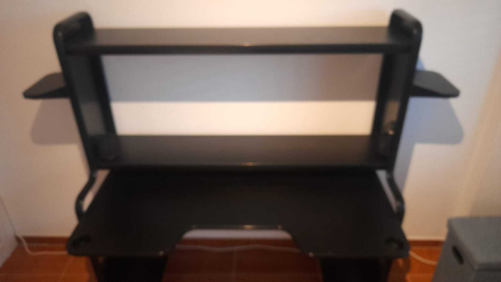 Secretária IKEA p/gaming, preto, 140/185x74x146 cm + Cadeira Gamer