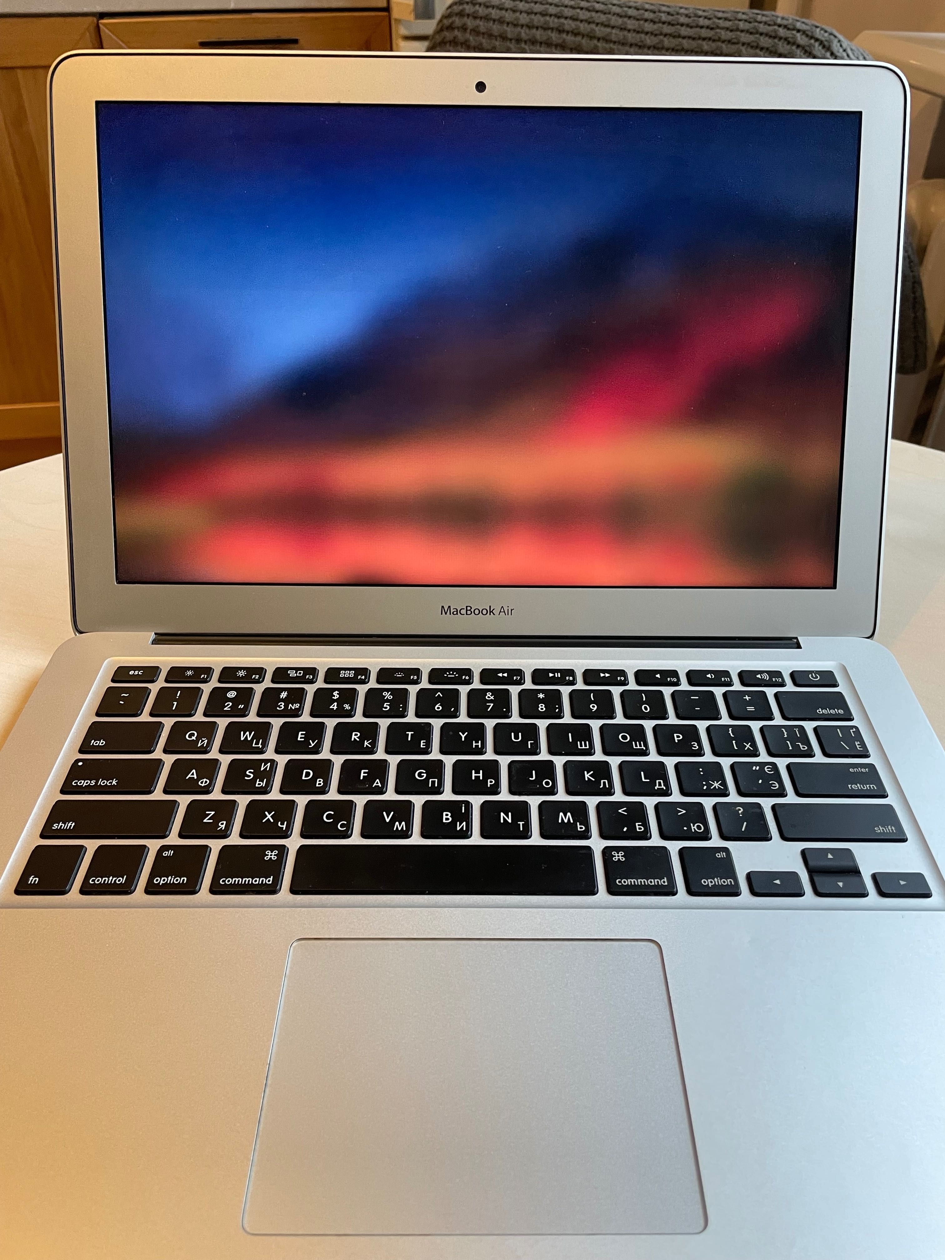 Продам MacBook Air 13, 2017. Ціну знижено!
