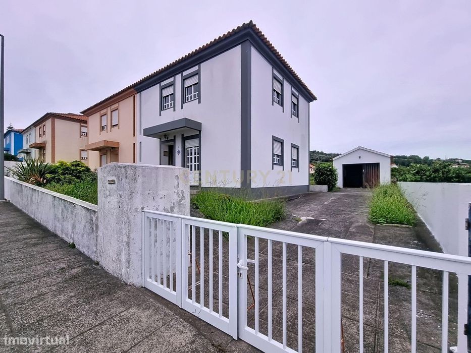 Casa T3 à venda em Lajes das Flores, Ilha das Flores
