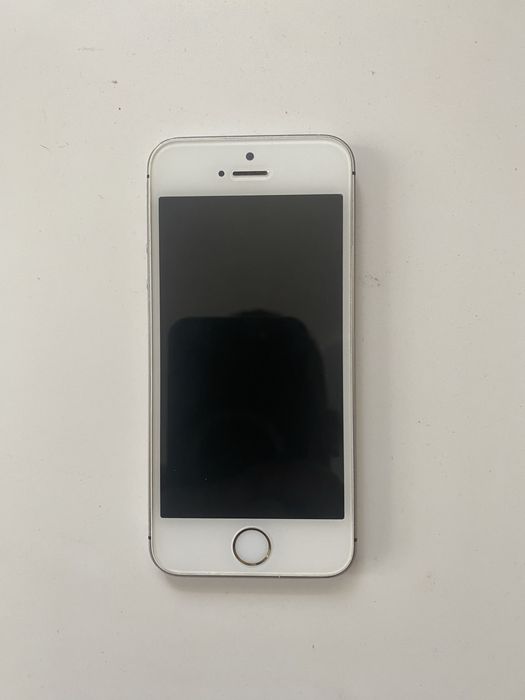 Apple Iphone SE 64gb чистий icloud