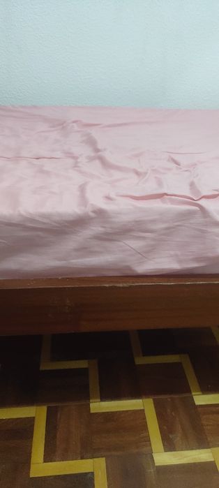 Vendo cama com colchão
