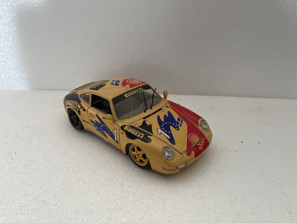 1:18 Bburago Porsche Carrera