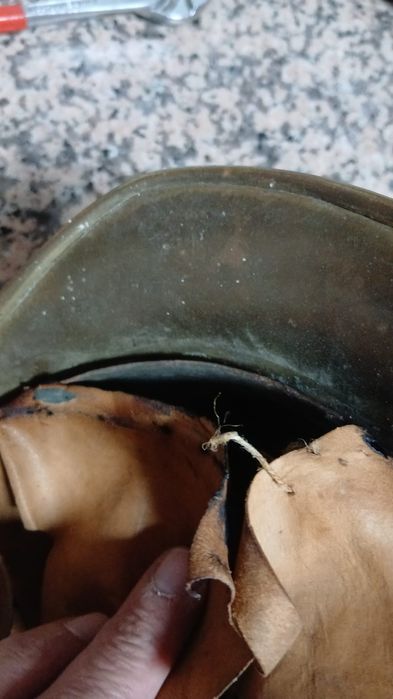 Capacete antigo em cobre