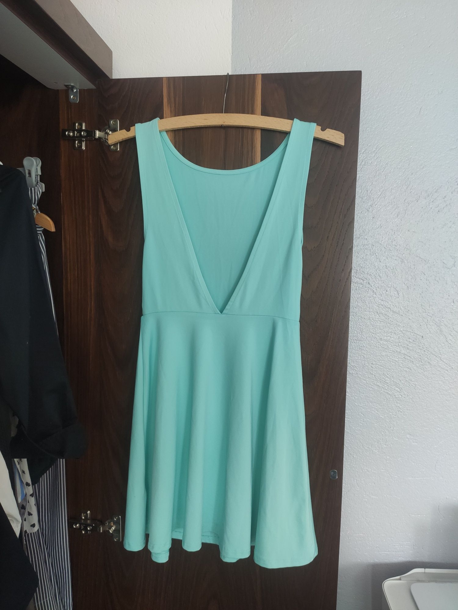 Wygodna letnia sukienka marki H&M