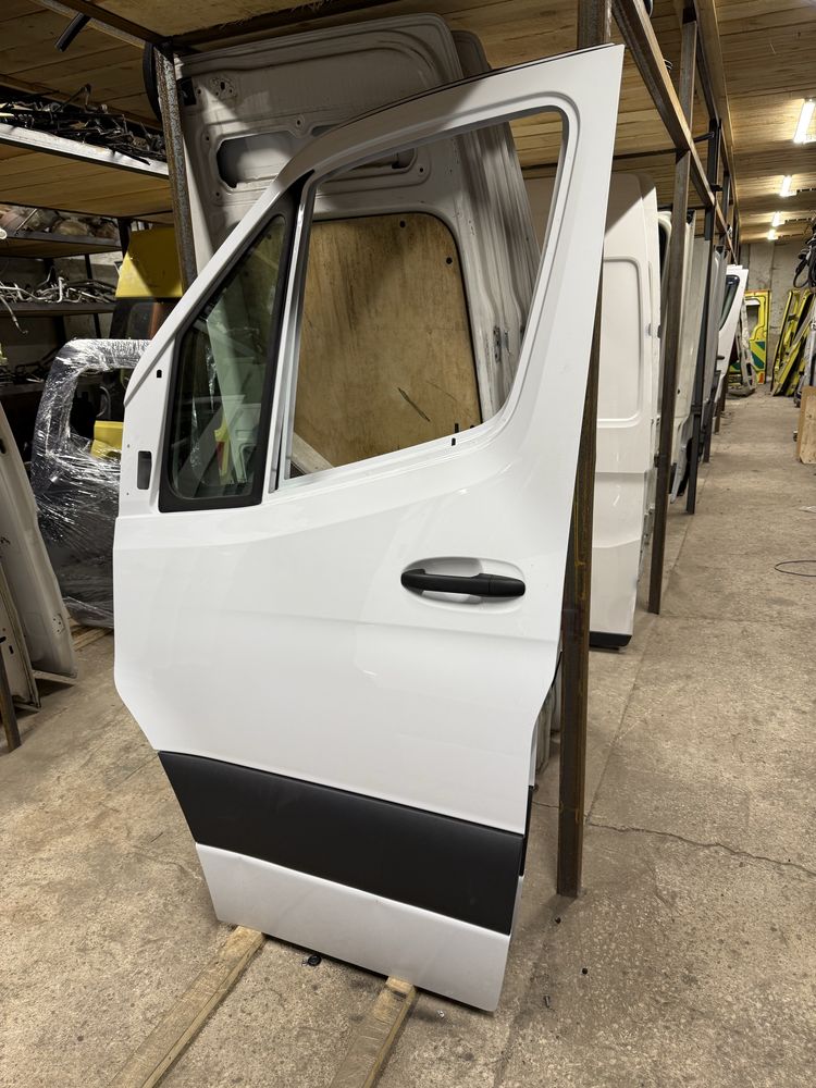 Дверка передня біла Mercedes Sprinter 907 Двері праві ліві