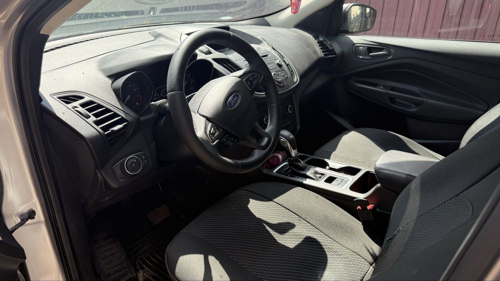 Ford escape 18 год