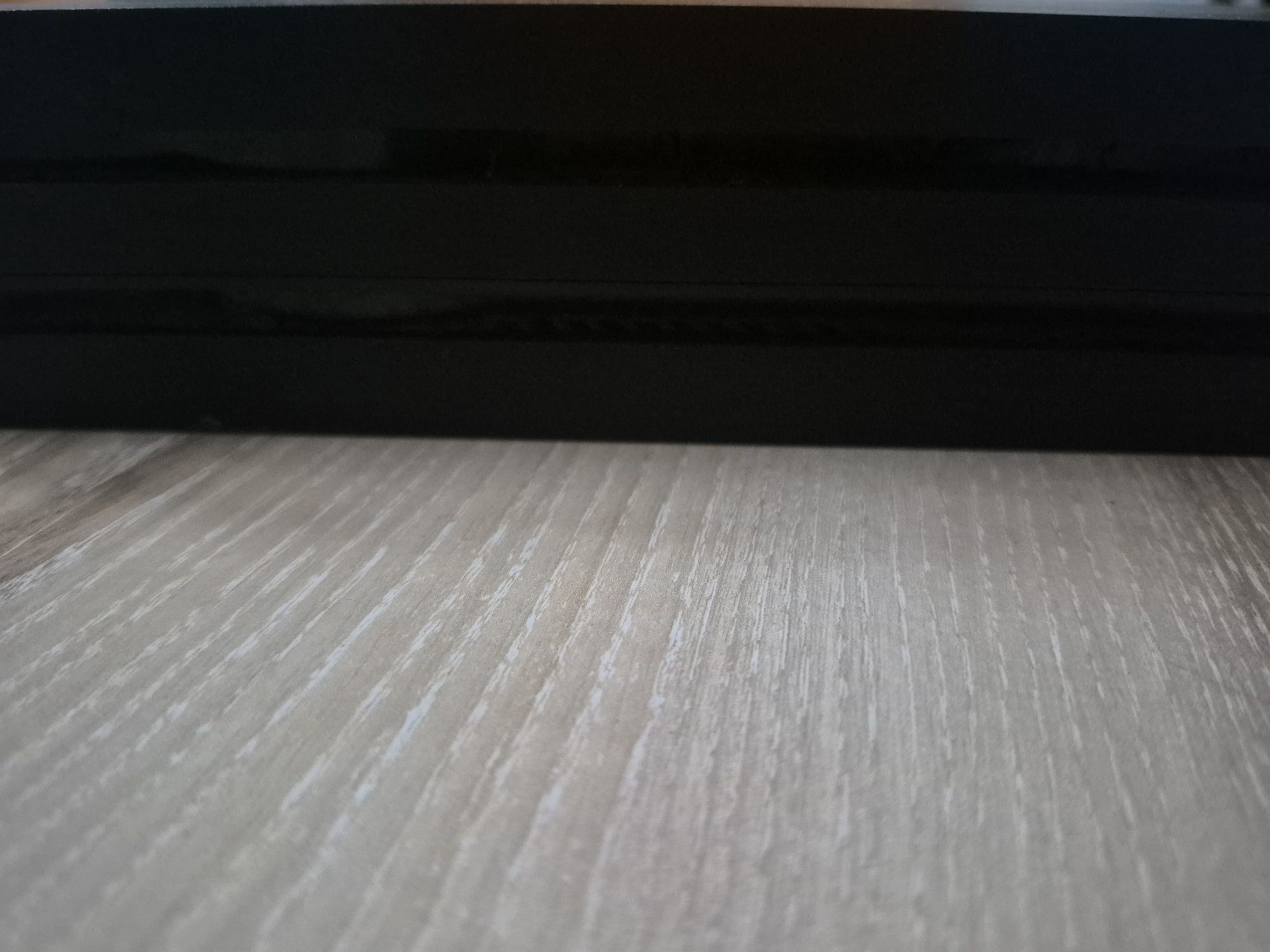 Konsola ps4 pro.