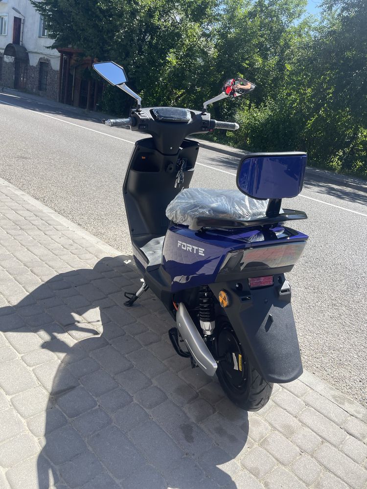 Електроскутер FORTE T3 1800W