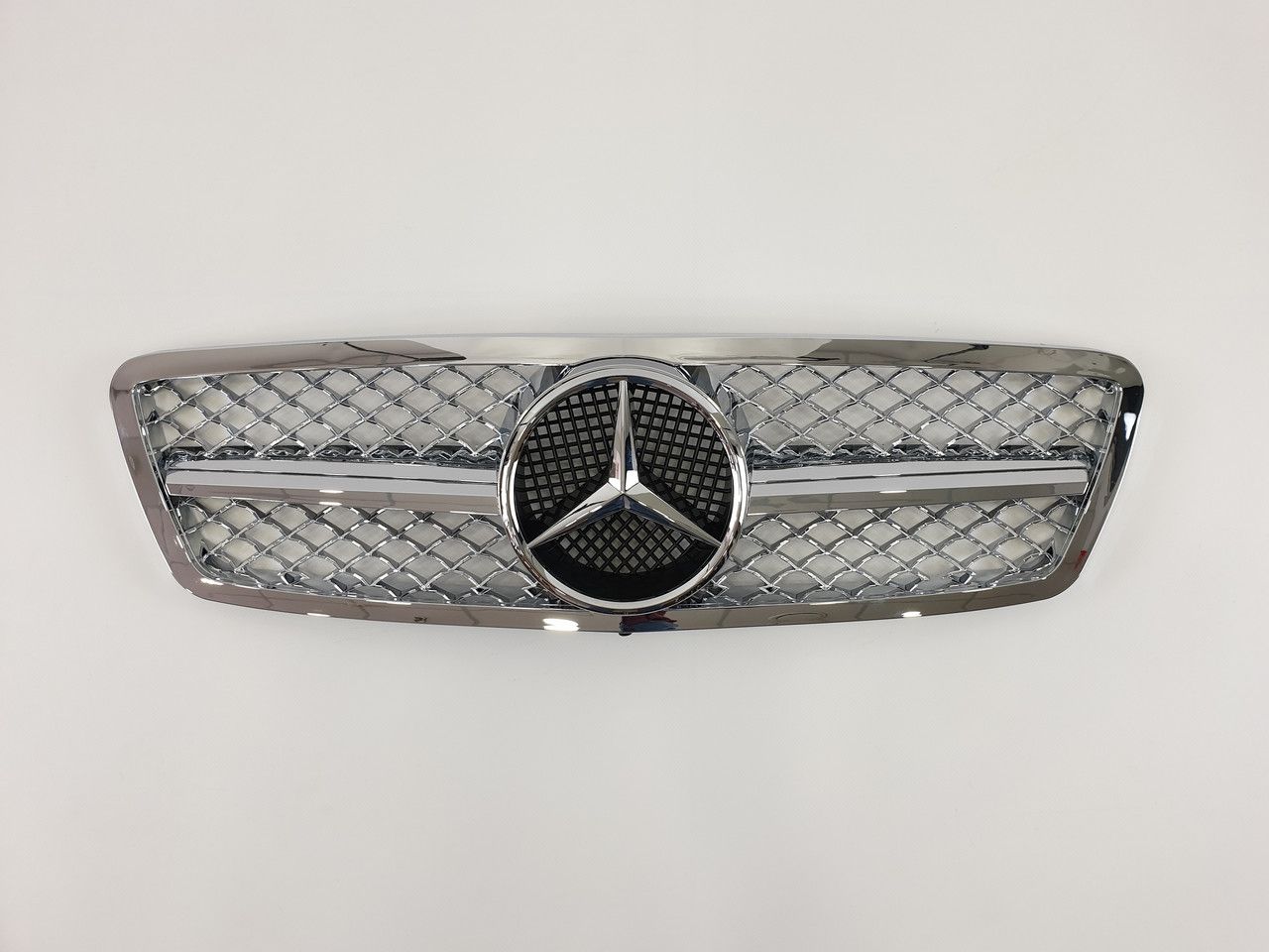 Решетка радиатора Mercedes C-Class W203 2000-2007 AMG стиль  Хром