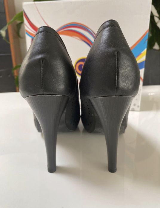 Sapatos de salto alto