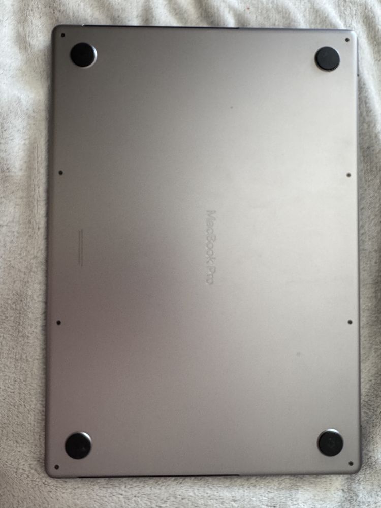 Macbook pro 16 m2 pro 12 cpu 19 gpu 16ram/512 GB