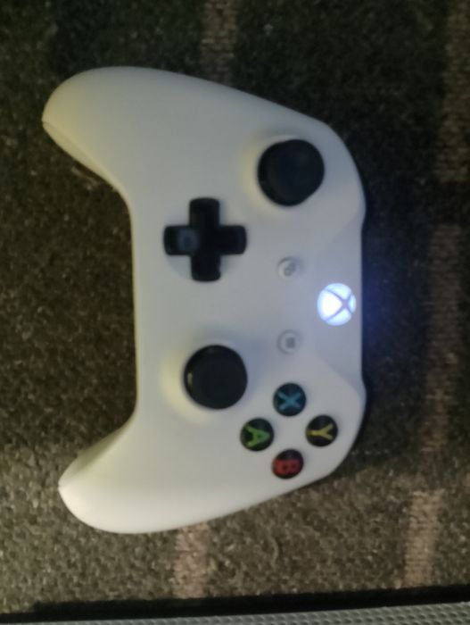 Продам Xbox one s