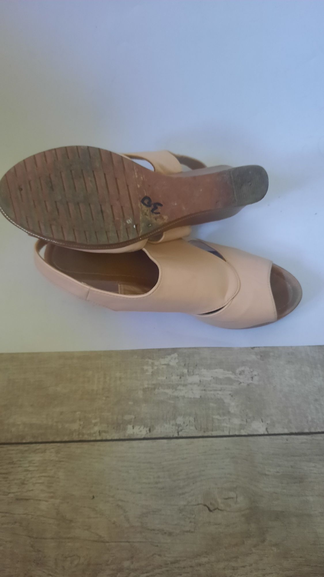 Sandały damskie  Rozmiar 41
Rozmiar 41
Stan bdb 
Wkładka 26 cm
