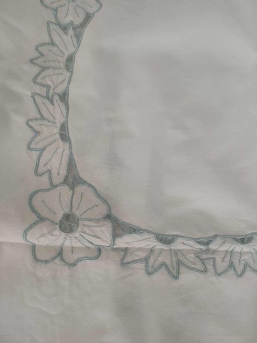 Toalha de mesa de bordado madeira