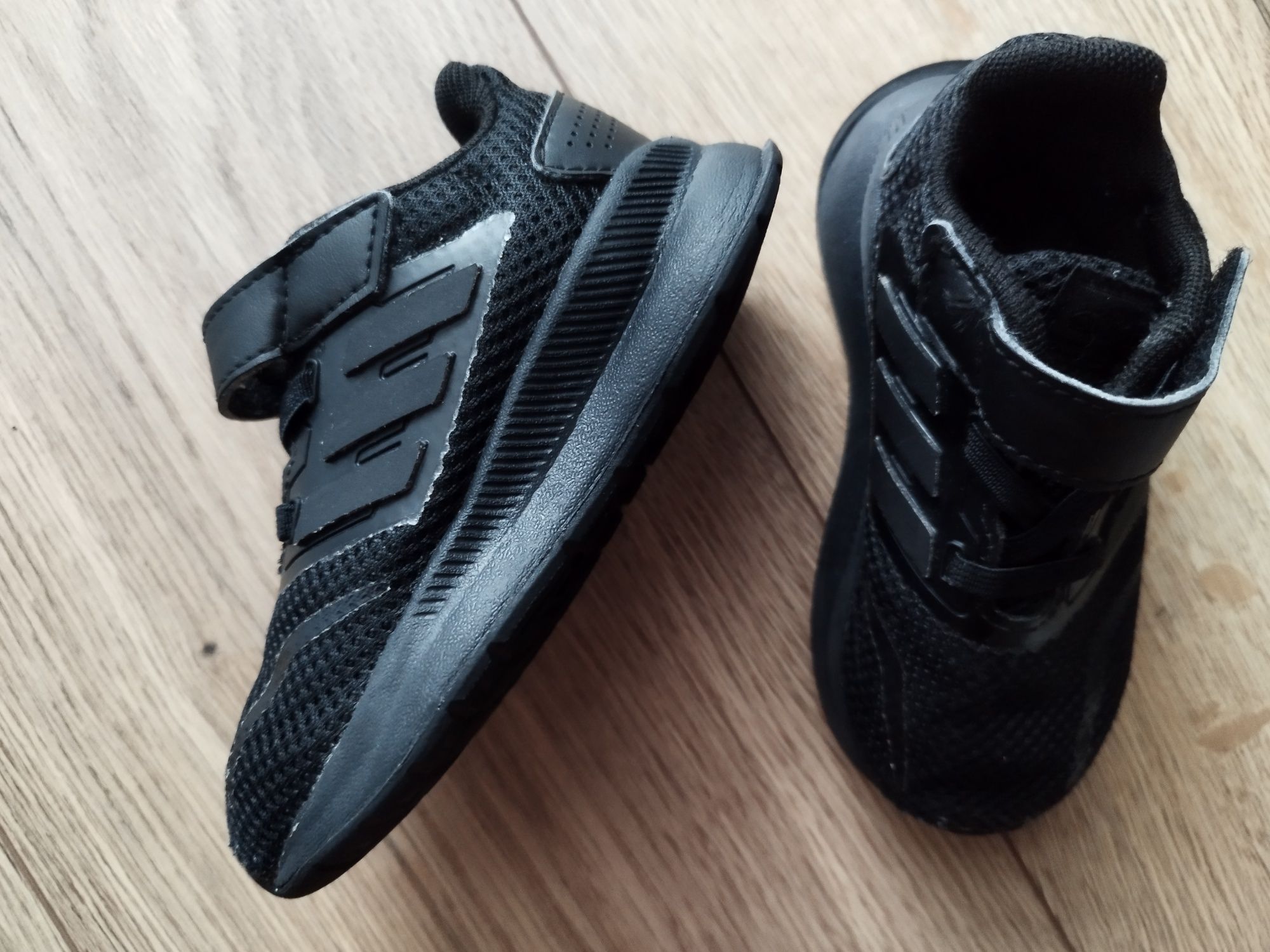 Buty chłopięce Adidas r.22