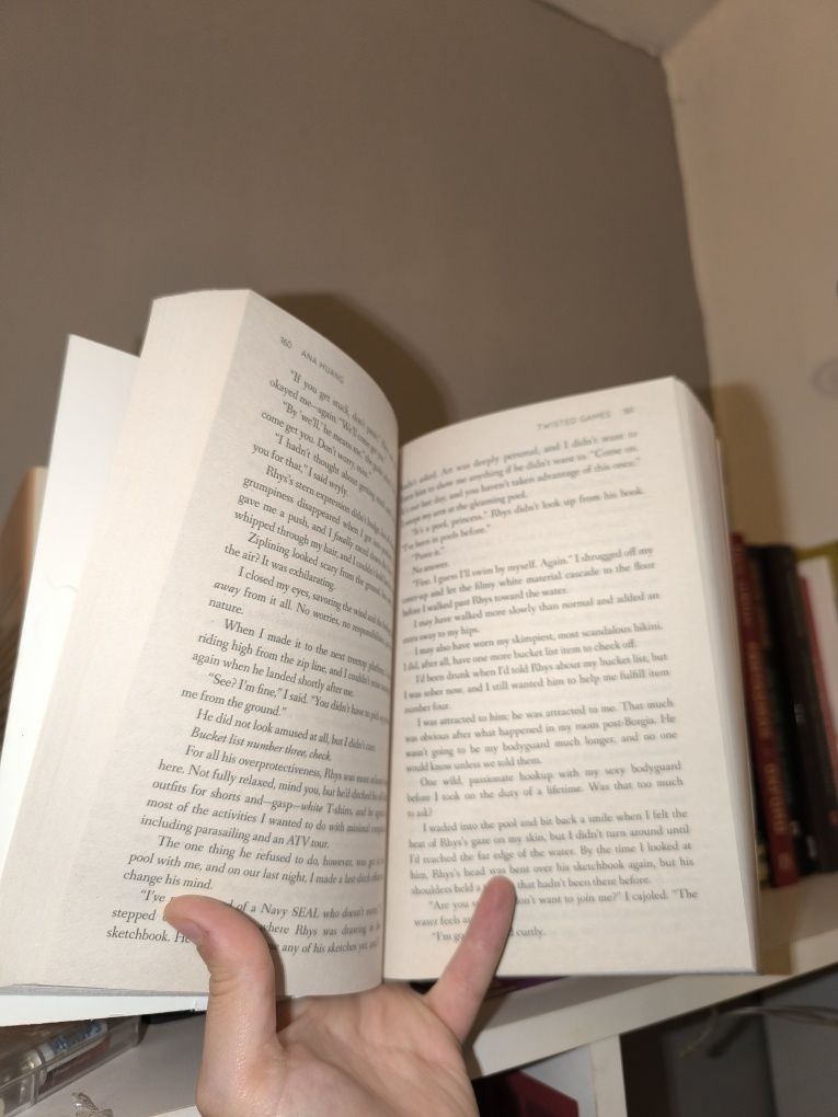 Twisted Games - Livro em inglês
