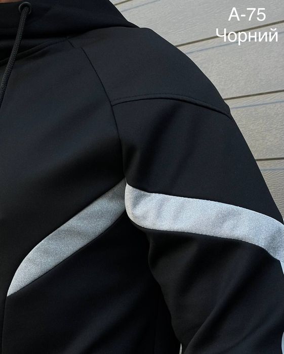 Супер крута модель чоловічого спортивного костюму