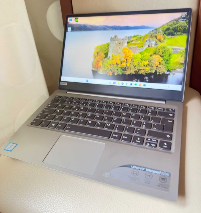 Lenovo IdeaPad 320 – 13.3" Full HD / Intel Core i7-8550U Quad-Core / 8 GB / 256 GB / NVIDIA GeForce MX15064283911877763122