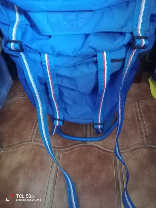 Mochila grande de campismo em bom estado.