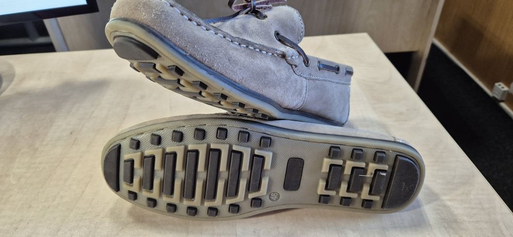 Мокасини нові з натуральної замші розмір 29см.