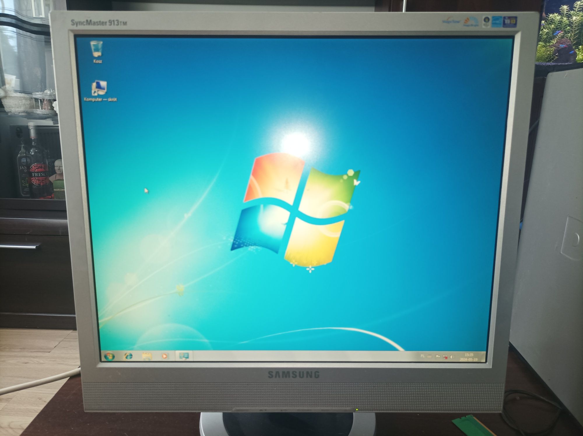 Komputer z monitorem