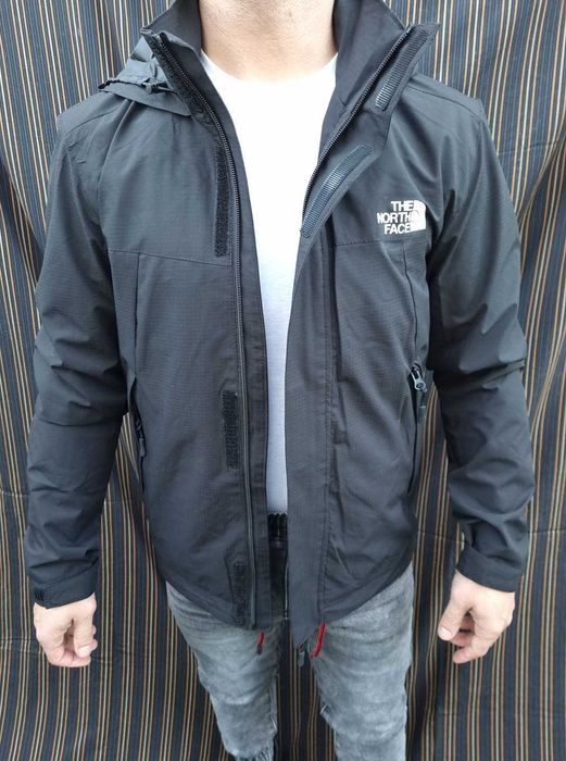 Casaco estilo corta vento preto