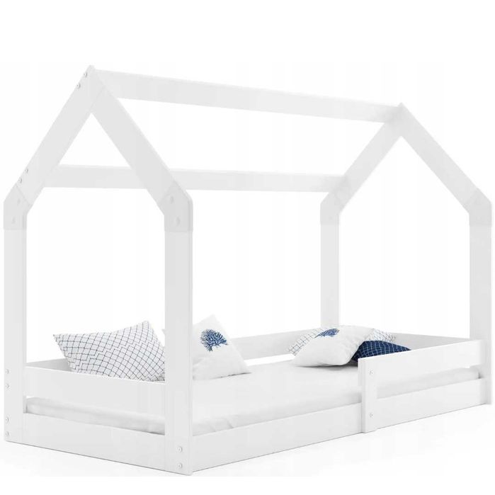 Łóżko domek plus dodatkowo skrzynia z szufladami