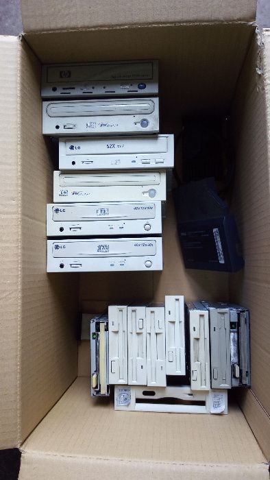 Placas gráficas leitores gravadores CD drives diskettes modem kanguru