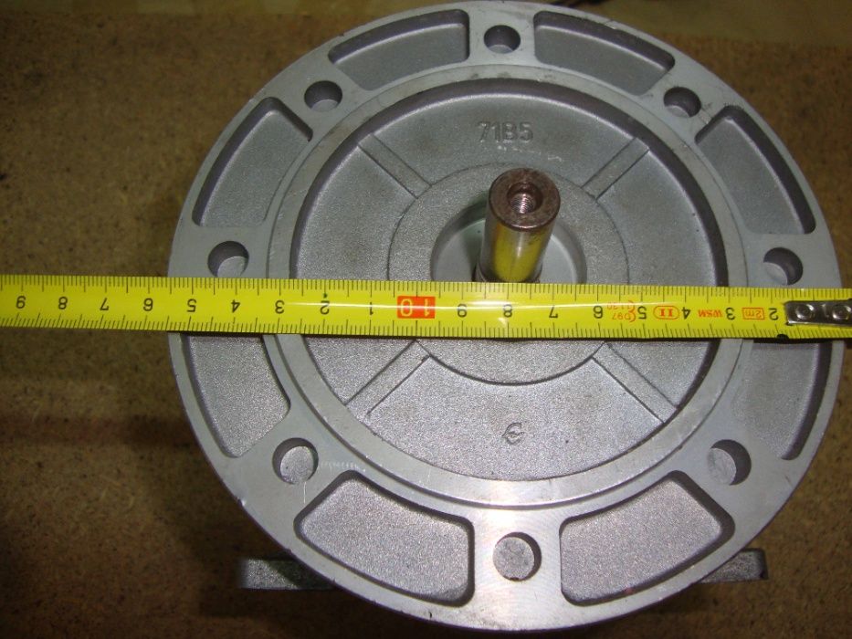 Motor Trifásico 0.5 HP/0.37 KW - 1370 rpm - NOVO